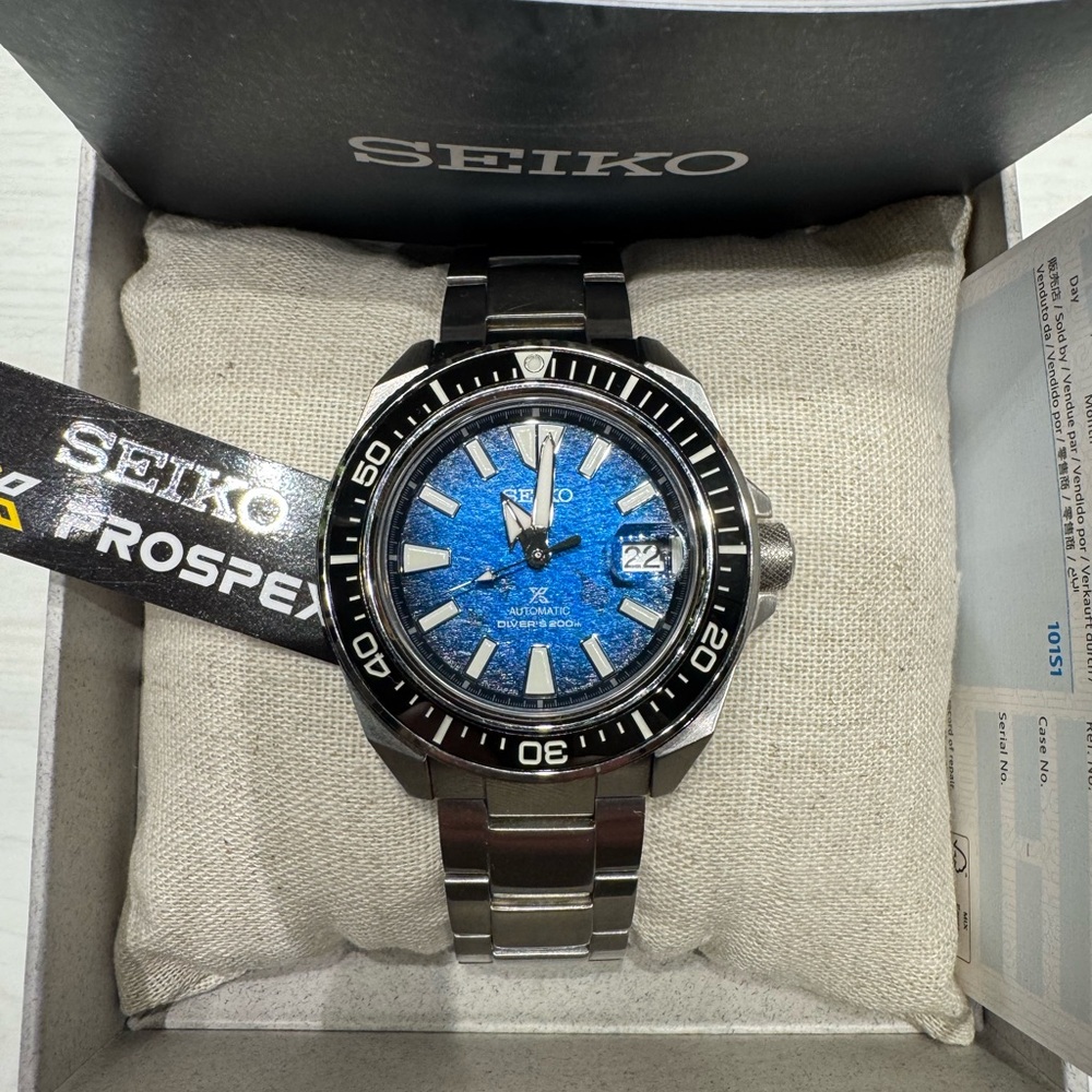 Seiko Prospex Ocean Blue Dial Watch Divers 200m with Stingray Design